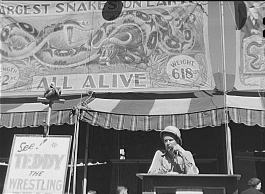 Vermont_state_fair_barker_bw